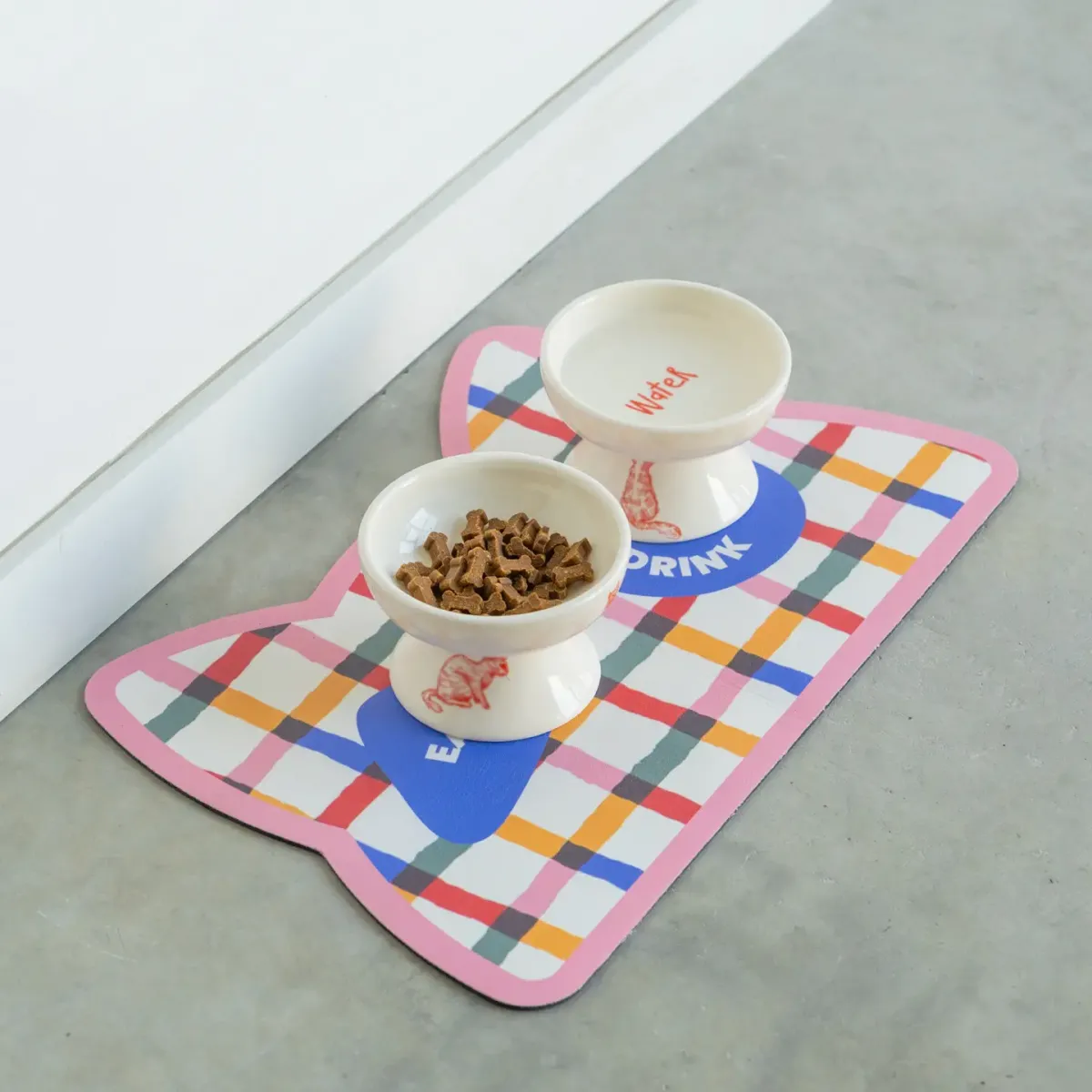 Tapis rayé pour chat