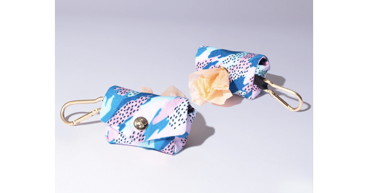 Accessoires de promenade pour chiens - Pochette sac à crottes HIPPIE COOL French Bandit - 1